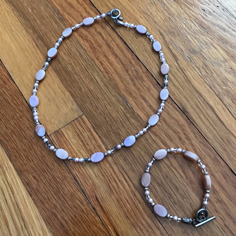 Beautiful Pink Necklace and Bracelet Set NWOT